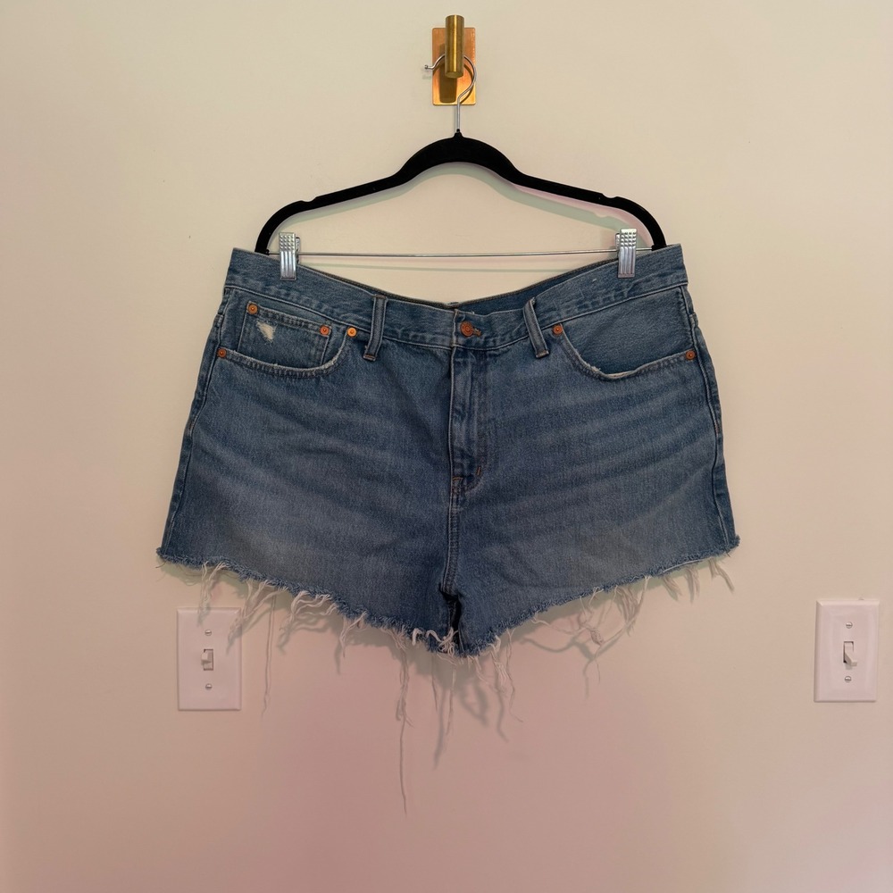 Madewell Relaxed Denim Shorts Blue Medium Wash Raw Hem Size 33 High Rise Cutoffs